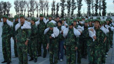 飼料動保板塊在職員工軍事化強化訓練營，時刻保持高昂的斗志