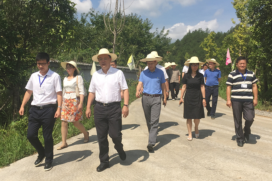 F:\2015-2018年OA文件 電視機(jī)媒體播放圖設(shè)計(jì)\2018-OA文件 電視機(jī)媒體播放圖設(shè)計(jì)\2018.07.31-中央黨校副校長(zhǎng)王東京考察調(diào)研北京資源億家集團(tuán)\01.jpg